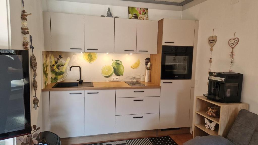 A kitchen or kitchenette at Ferienhäuser Familie Hofer Stockenboi Weissensee