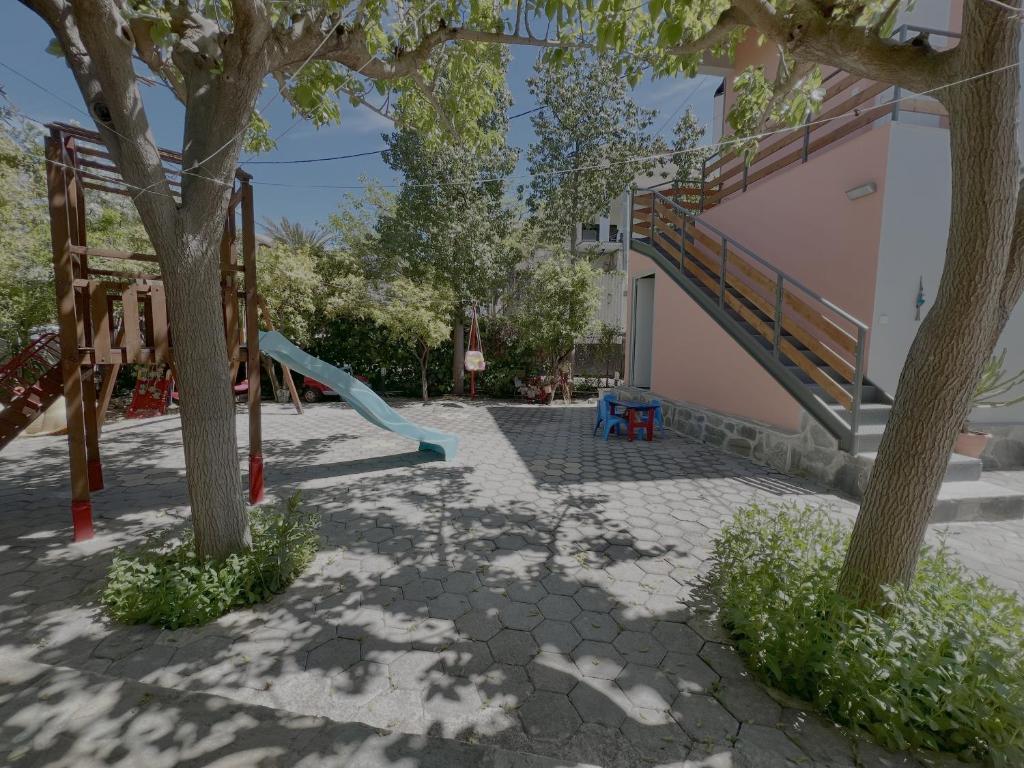 Zahrada ubytování Ktima Klimentini