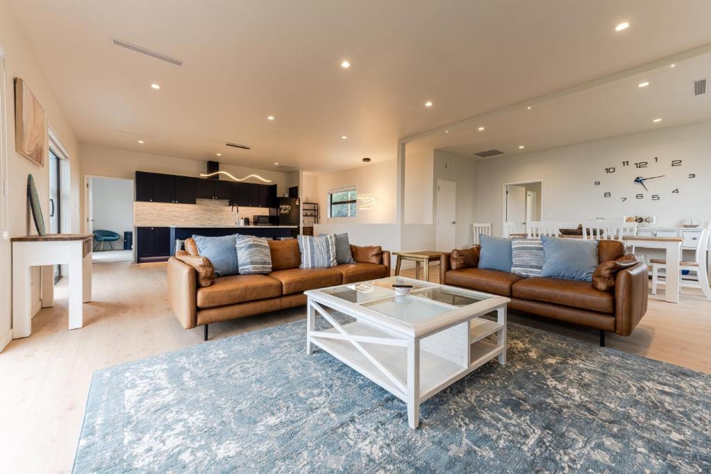 Sleek, Elevated Views, Hidden - Resim 12