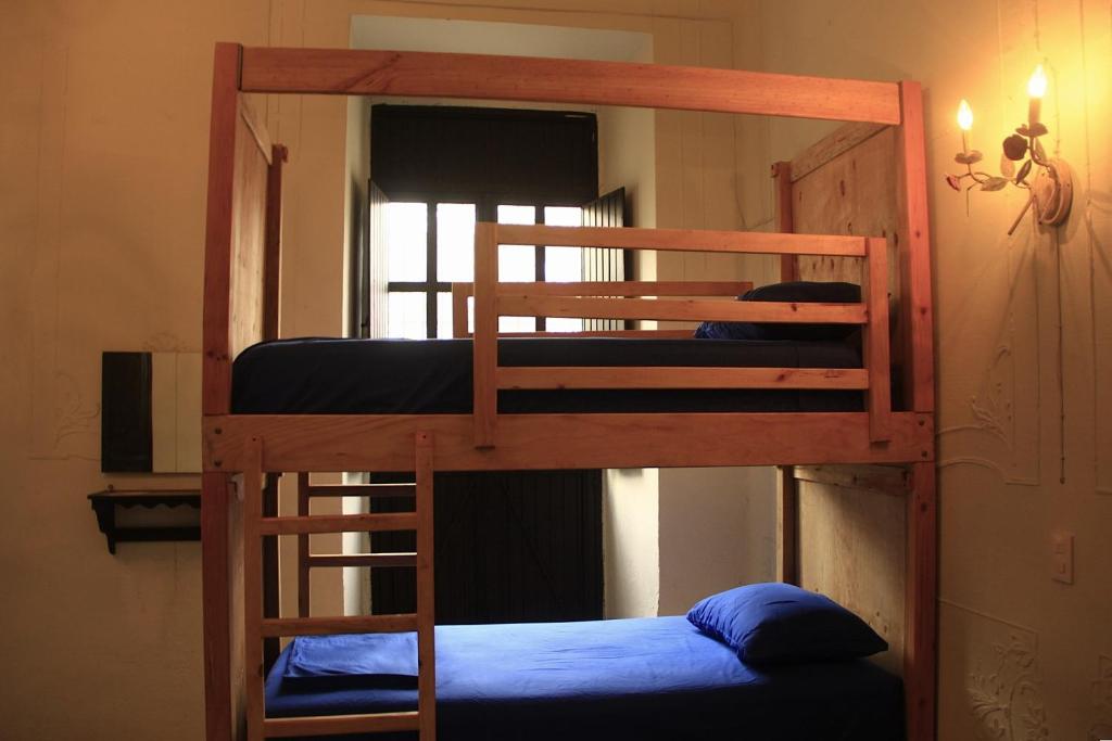 Palanda nebo palandy na pokoji v ubytování El Pinche Hostal