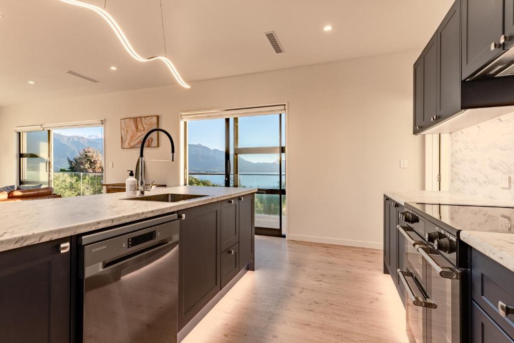 Sleek, Elevated Views, Hidden - Resim 13