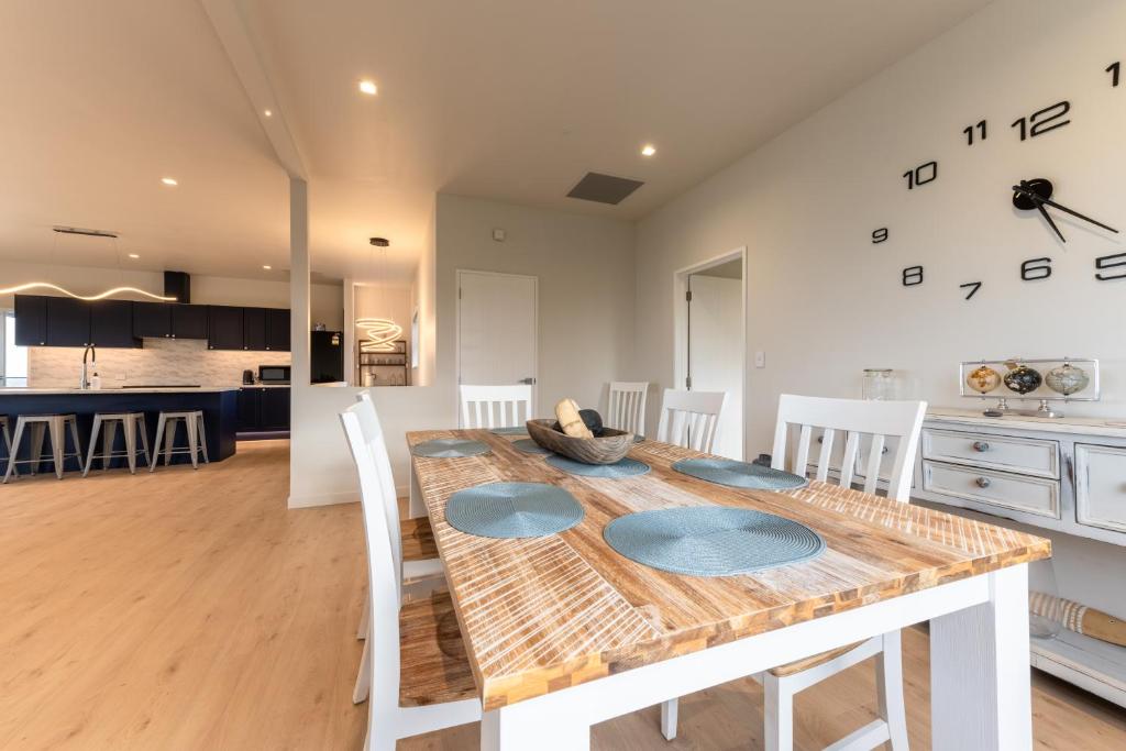 Sleek, Elevated Views, Hidden - Resim 14