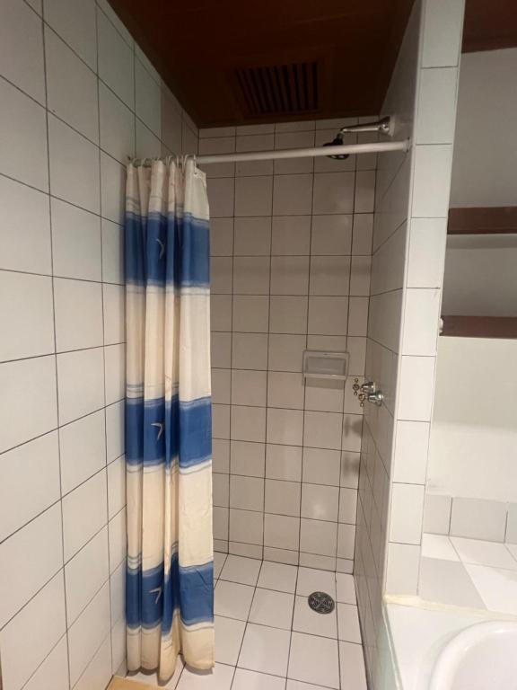 Koupelna v ubytování MW Krabi Beach Resort - Ao Nang - SHA Extra Plus