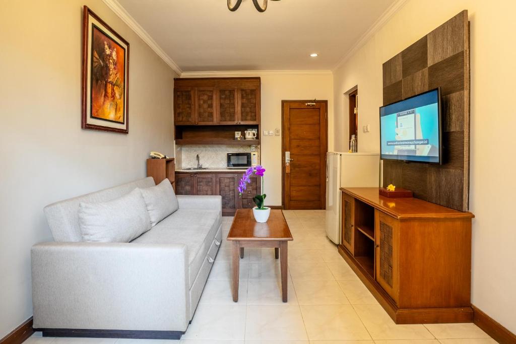 TV a/nebo společenská místnost v ubytování Risata Bali Resort & Spa