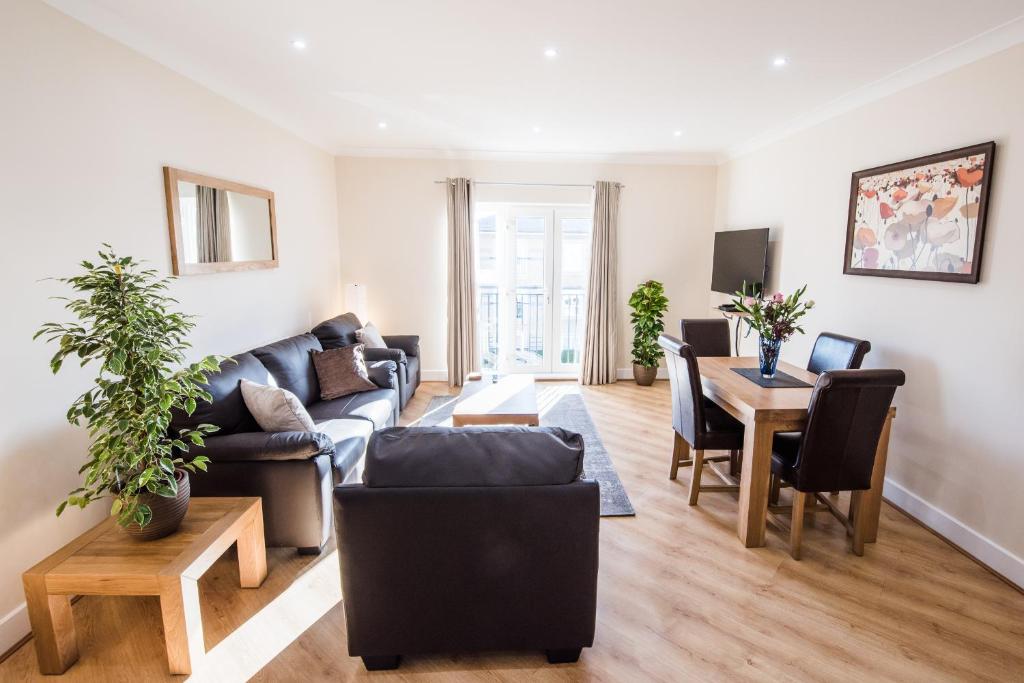 a living room with a couch and a table at Camstay Longworth Avenue in Cambridge