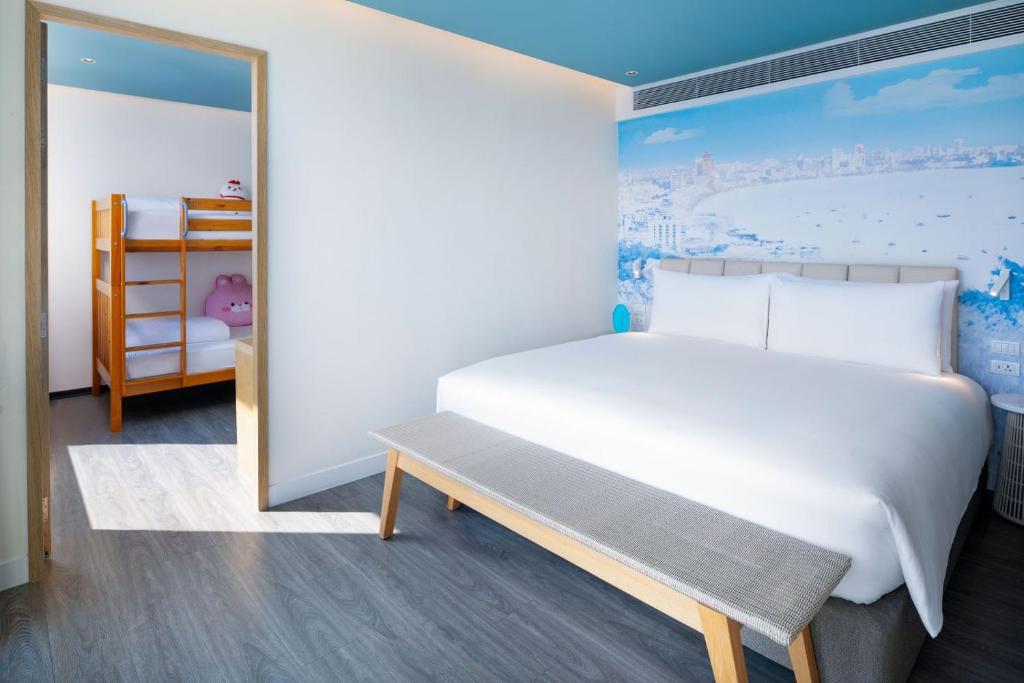 
Superior Family Room
