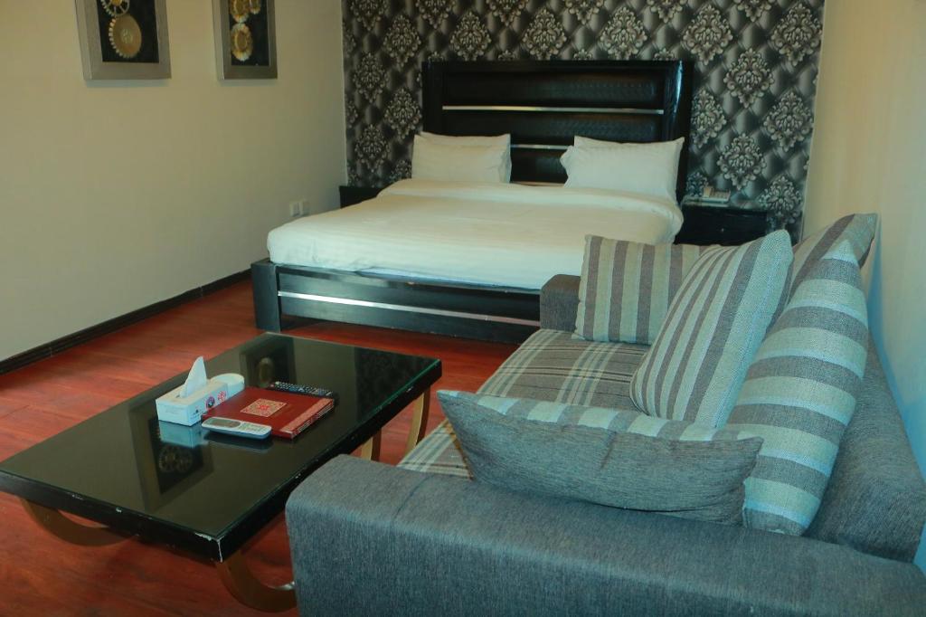 Safari Club 1 - Deluxe Zimmer Mit Queensize-Bett