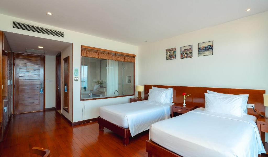 Deluxe Twin Ocean View with Bathtub