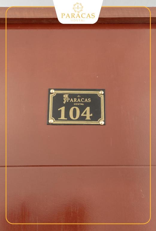 Un certificado, premio, cartel u otro documento en Hostal Paracas I