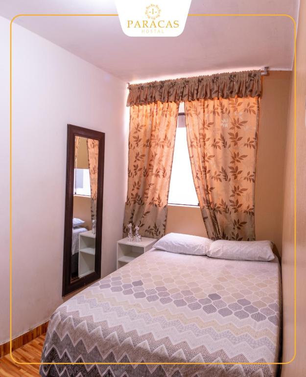 Una cama o camas en una habitación de Hostal Paracas I