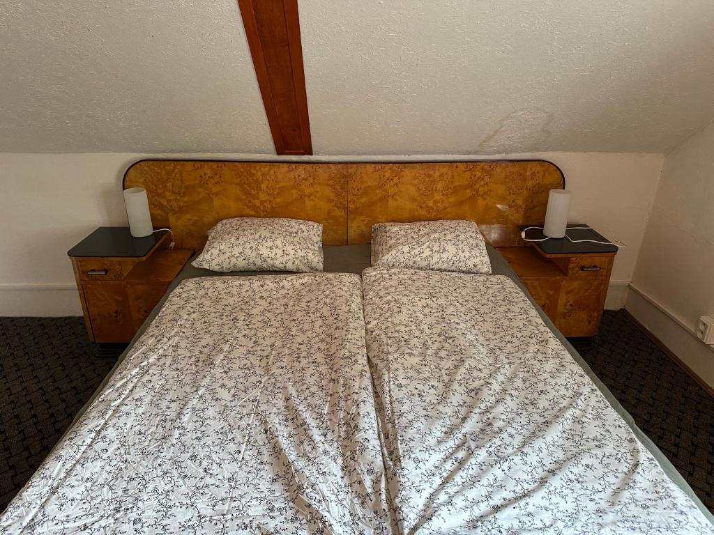 Letto o letti in una camera di Chalupa Hnízdo Jetřichovice