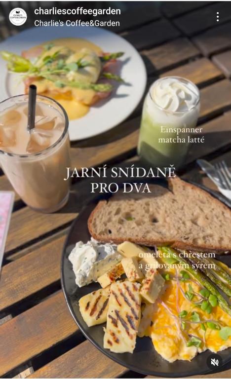Jídlo v penzionu nebo okolí