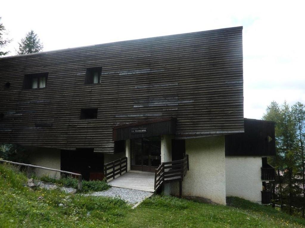 Budova, v ktorej sa apartmán nachádza