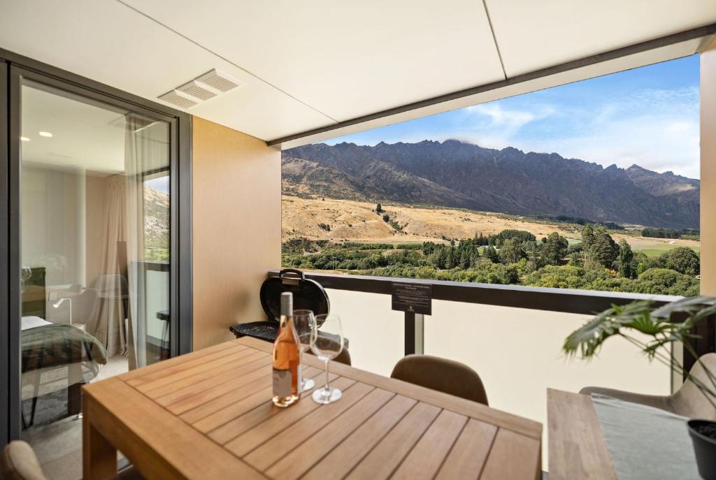 En generel udsigt til bjerge eller udsigt til bjerge taget fra lejligheden