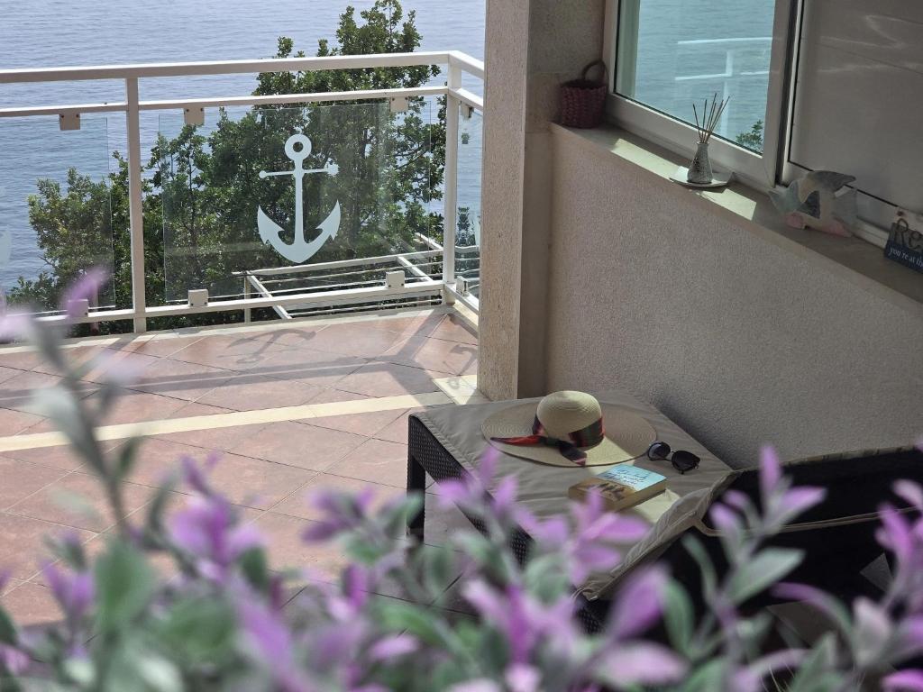 Indy's Beach Apartments - 4