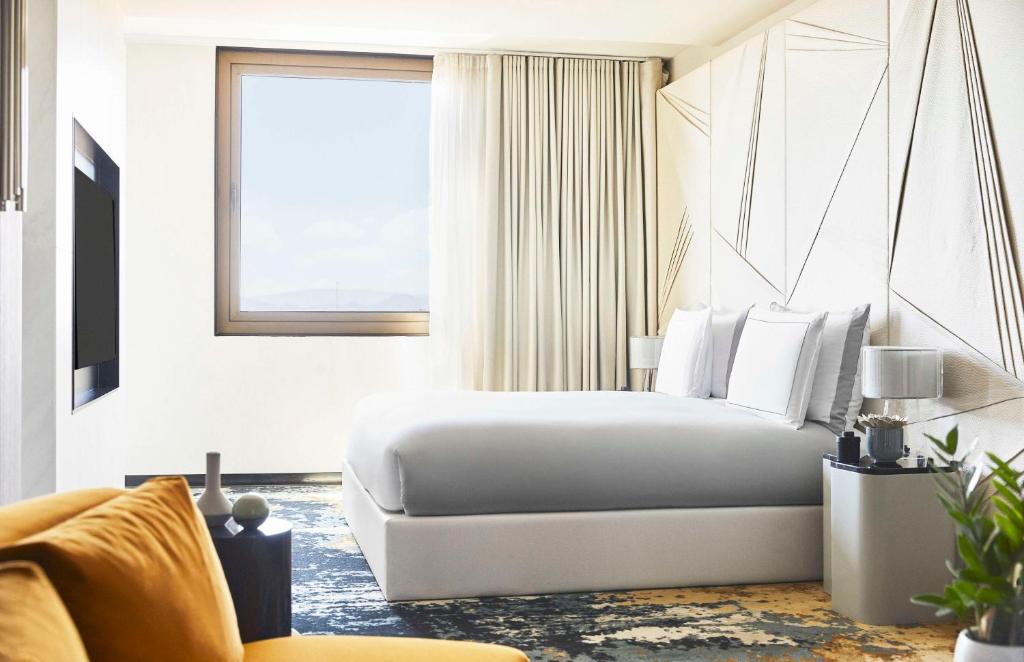 Televízia a/alebo spoločenská miestnosť v ubytovaní Grand Hyatt Barcelona