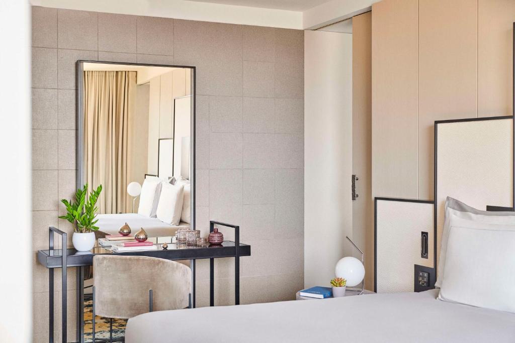 Posteľ alebo postele v izbe v ubytovaní Grand Hyatt Barcelona