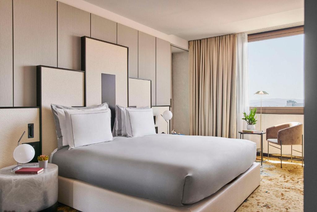 Posteľ alebo postele v izbe v ubytovaní Grand Hyatt Barcelona