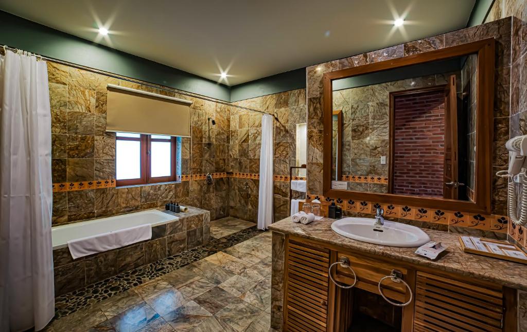 Pilgrimage Village Boutique Resort & Spa - 4