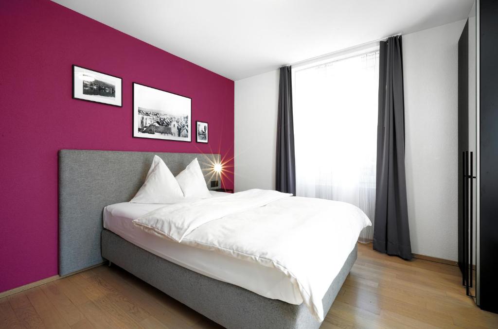 Postel nebo postele na pokoji v ubytování Hotel Zugertor