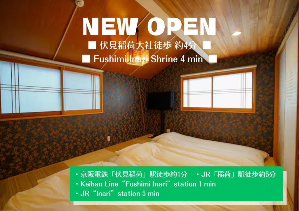 a room with a bed in a room with a new open sign at 伏見稲荷 -菊- in Kyoto