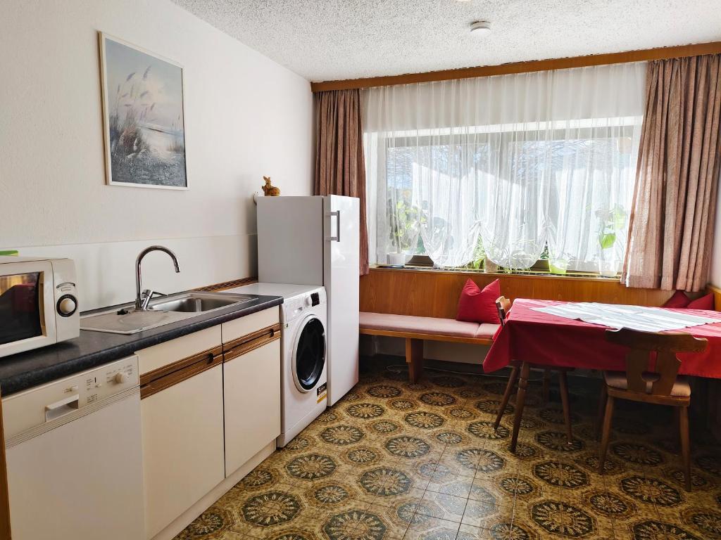 Kuchyň nebo kuchyňský kout v ubytování Pension Foidl