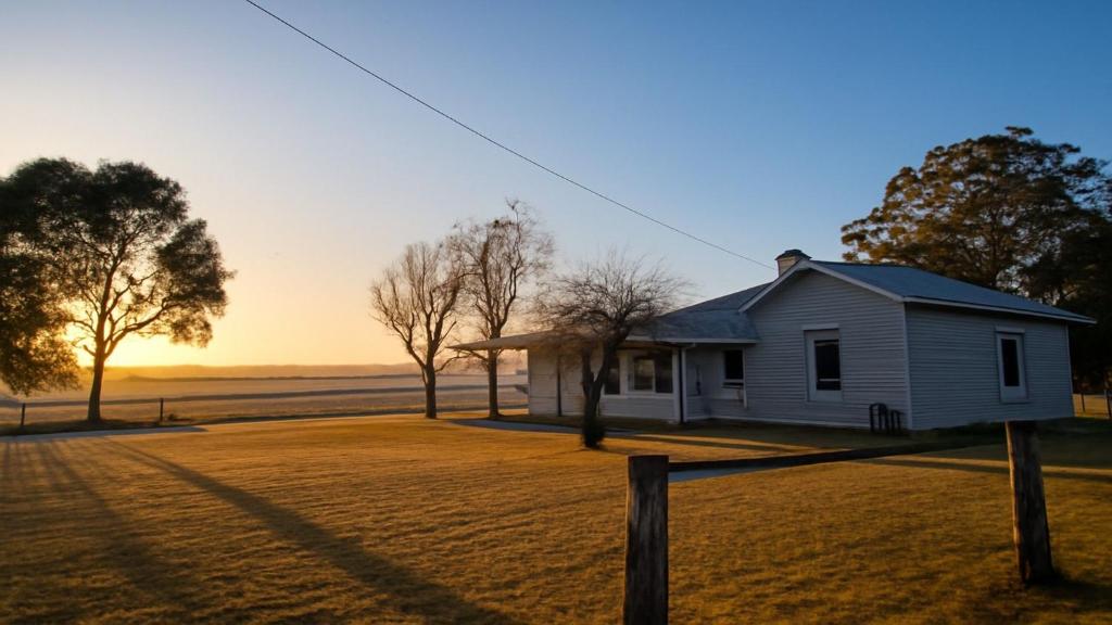 an old house in the middle of a field at Janie s Cottage Secluded Wine Country Home in Broke