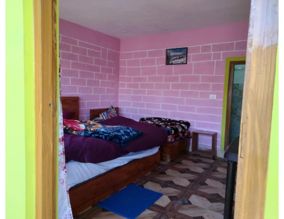 Postel nebo postele na pokoji v ubytování Atharva cottage, Joshimath