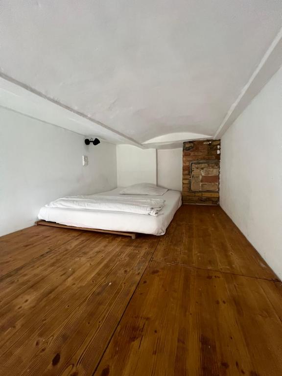 Postel nebo postele na pokoji v ubytování Freiraum Hostel Kreuzberg