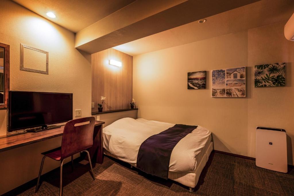 TV a/nebo společenská místnost v ubytování Ooedo Onsen Monogatari Premium Shirahama Saichoraku