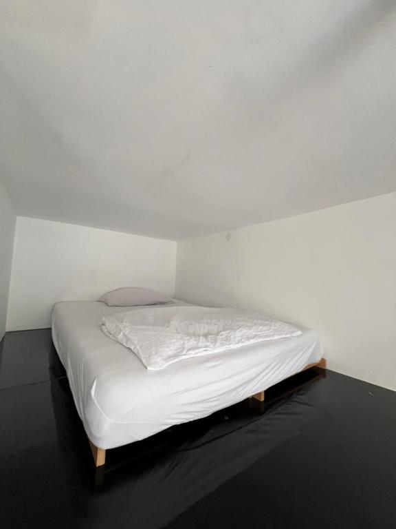 Postel nebo postele na pokoji v ubytování Freiraum Hostel Kreuzberg