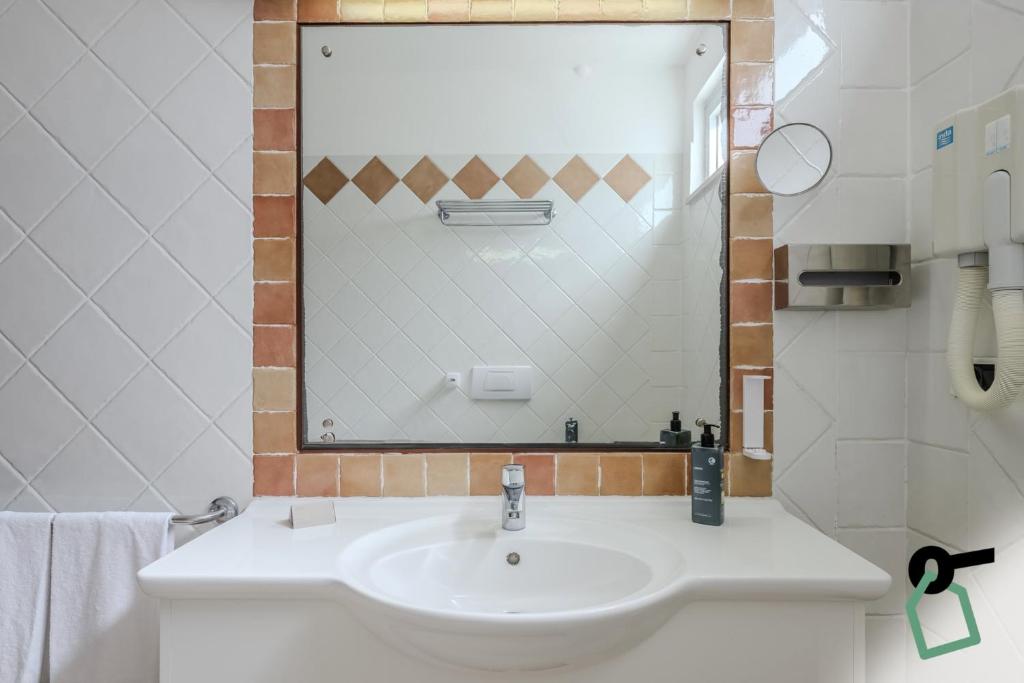 Koupelna v ubytování HOTIDAY Room Collection - Porto Azzurro