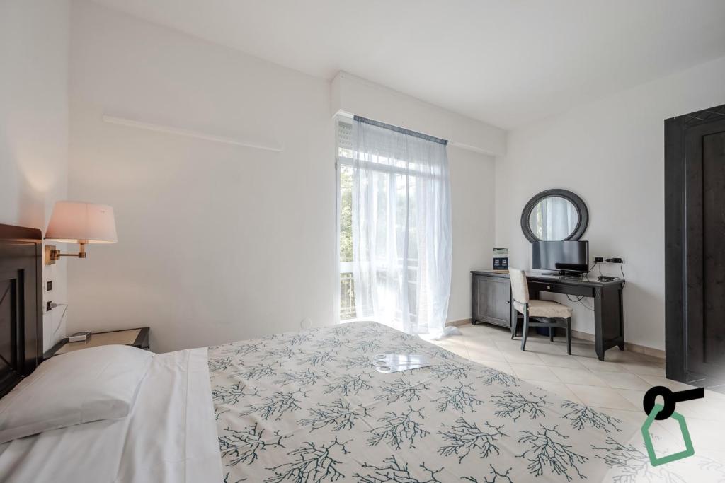 Postel nebo postele na pokoji v ubytování HOTIDAY Room Collection - Porto Azzurro