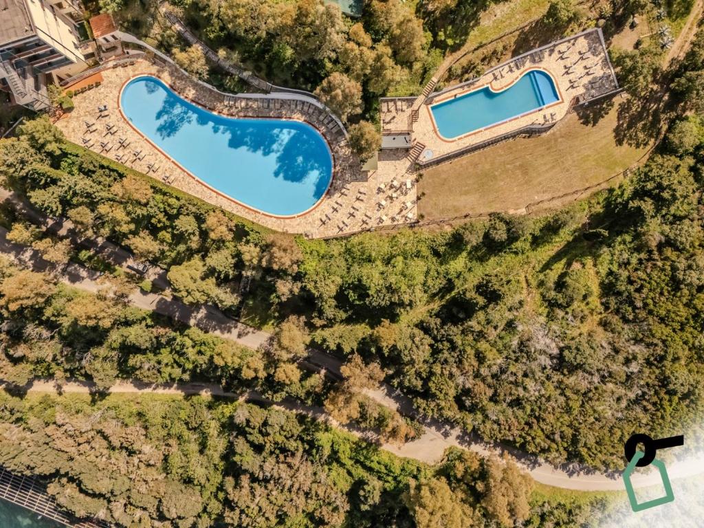 Bazén v ubytování HOTIDAY Room Collection - Porto Azzurro nebo v jeho okolí