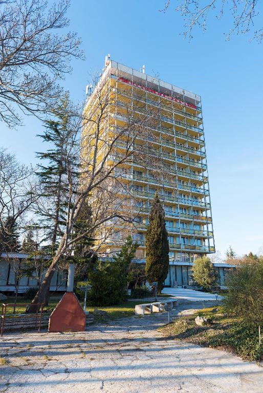 The building in which a szállodákat is located
