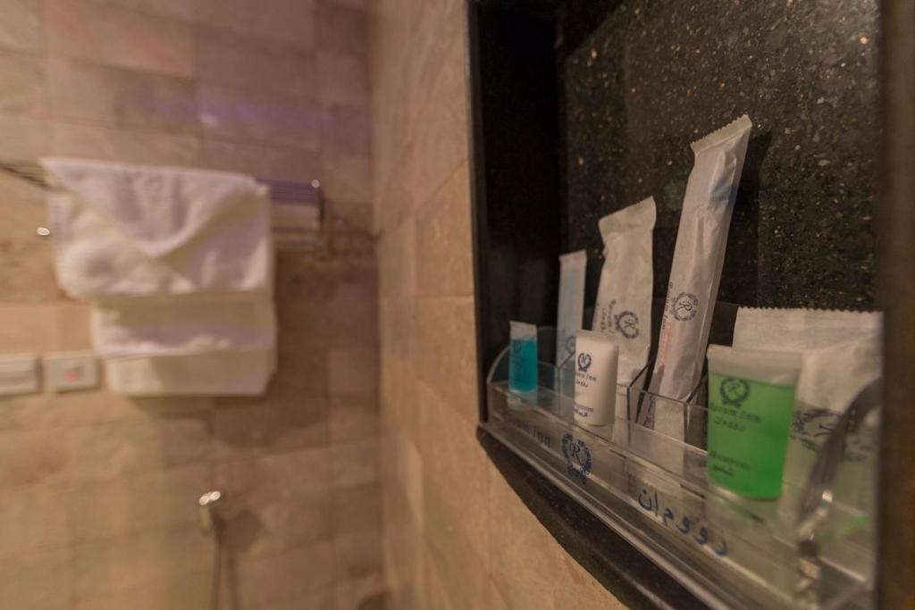 Koupelna v ubytování رؤوم ان للشقق الفندقية-Raoum Inn Hotel Apartments