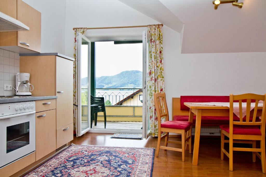 Kuchyň nebo kuchyňský kout v ubytování Gasthof-Hotel Bramosen