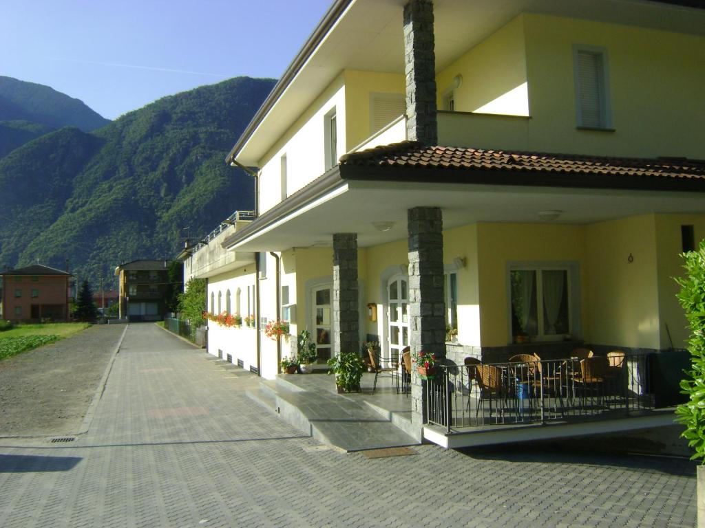 Nespecifikovaný výhled na hory nebo výhled na hory při pohledu z hotelu