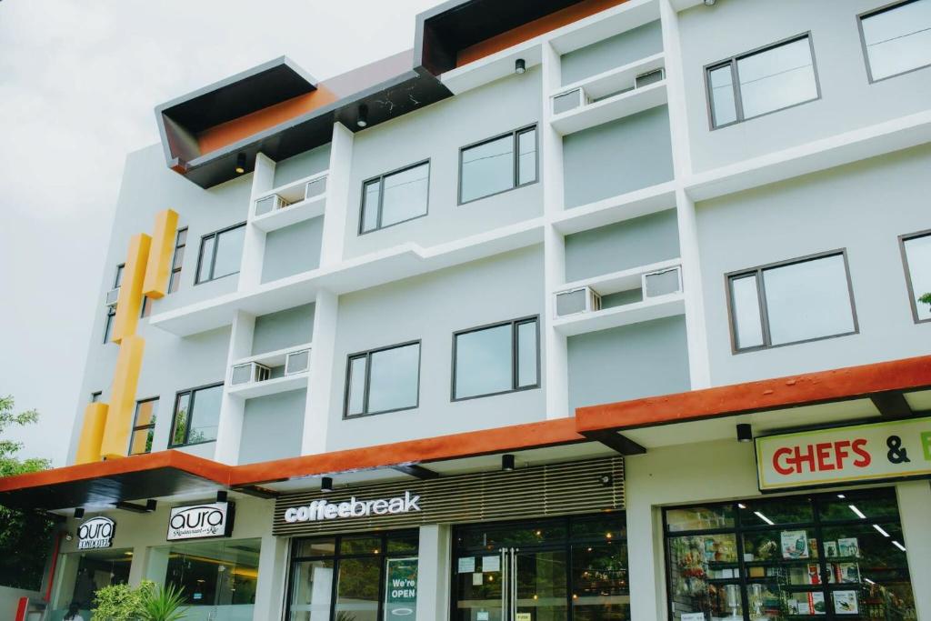 ロハスにあるAura Condotelの店舗のある建物の画像