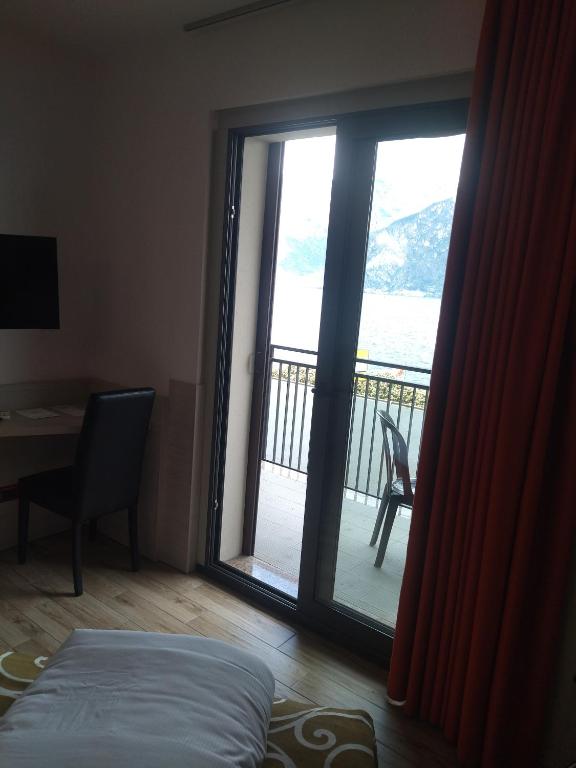 Postel nebo postele na pokoji v ubytování Hotel Sole Malcesine