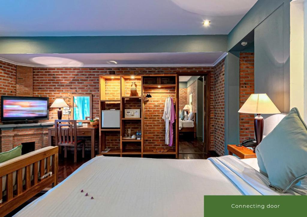 Family Deluxe with Family Package