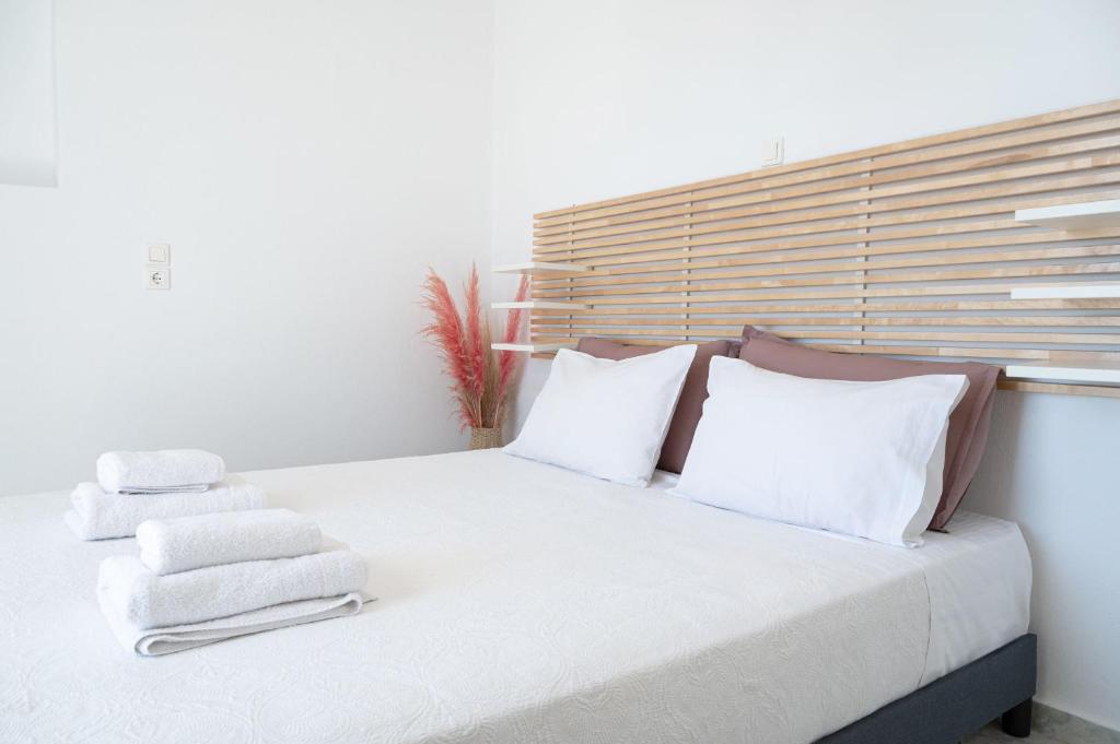 A bed or beds in a room at Amelie Suites Mykonos