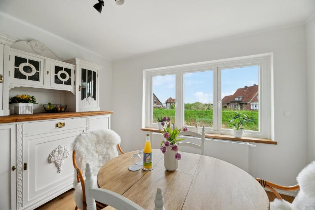 Φωτογραφία από το άλμπουμ του Ferienhaus "Deichperle" mit Flussblick σε Steinkirchen