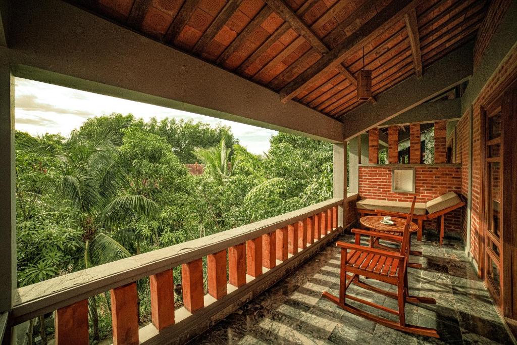 Family Deluxe with Family Package
