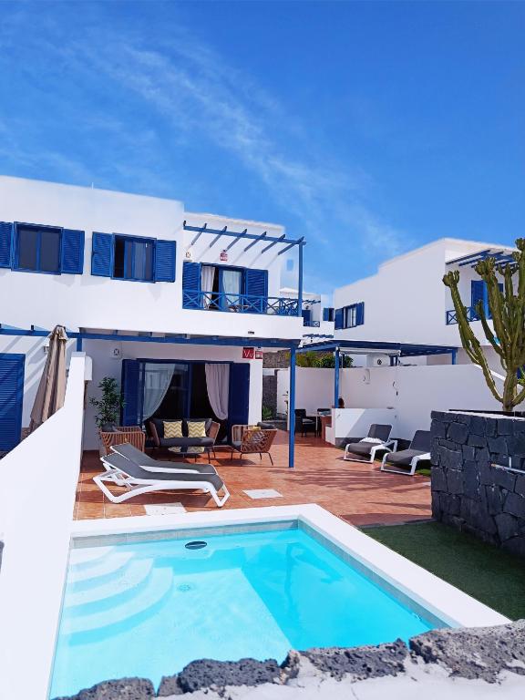 Villa Optimist Rubicón piscina climatizable, frente al mar
