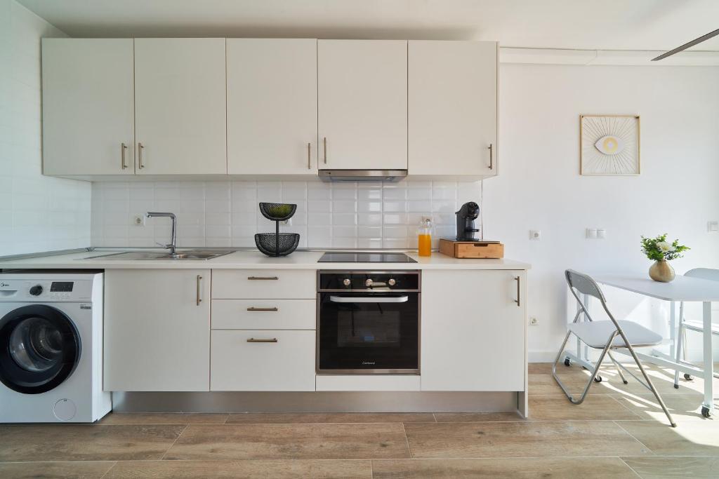 Kuchyň nebo kuchyňský kout v ubytování Manilva Beach Apartment