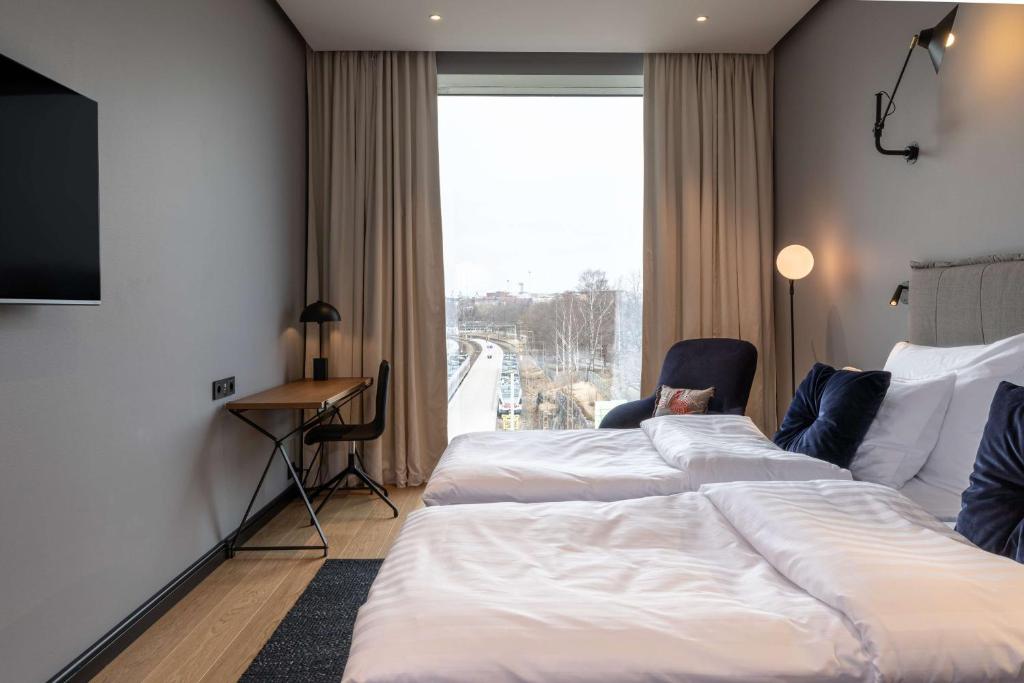 Scandic Grand Central Helsinki房間的床