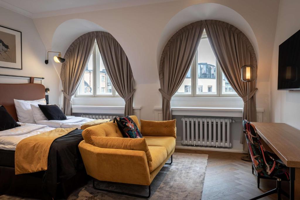 Scandic Grand Central Helsinki房間的床