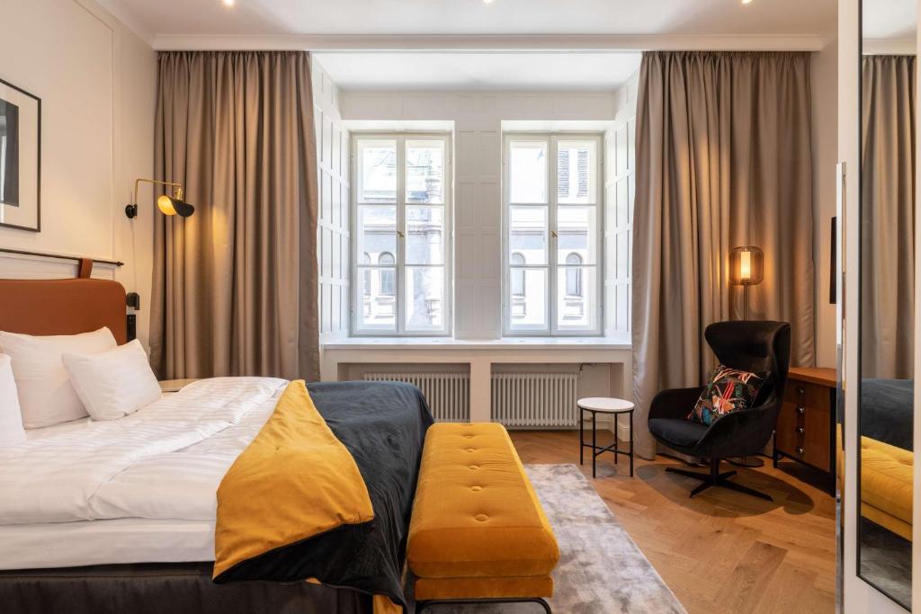 Scandic Grand Central Helsinki房間的床