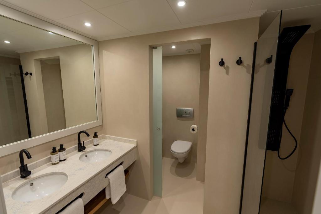 Ванная комната в PONTIANA Thalasso Hotel